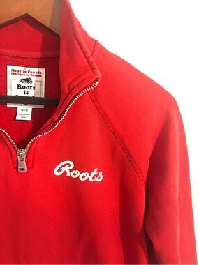 Roots Size M Gorgeous Red Half-Zip Fleece Pullover w/Roots/Canada logos Unisex